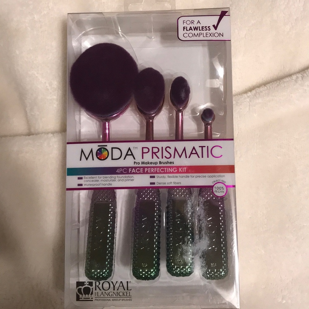 Mōda prismatic brush set